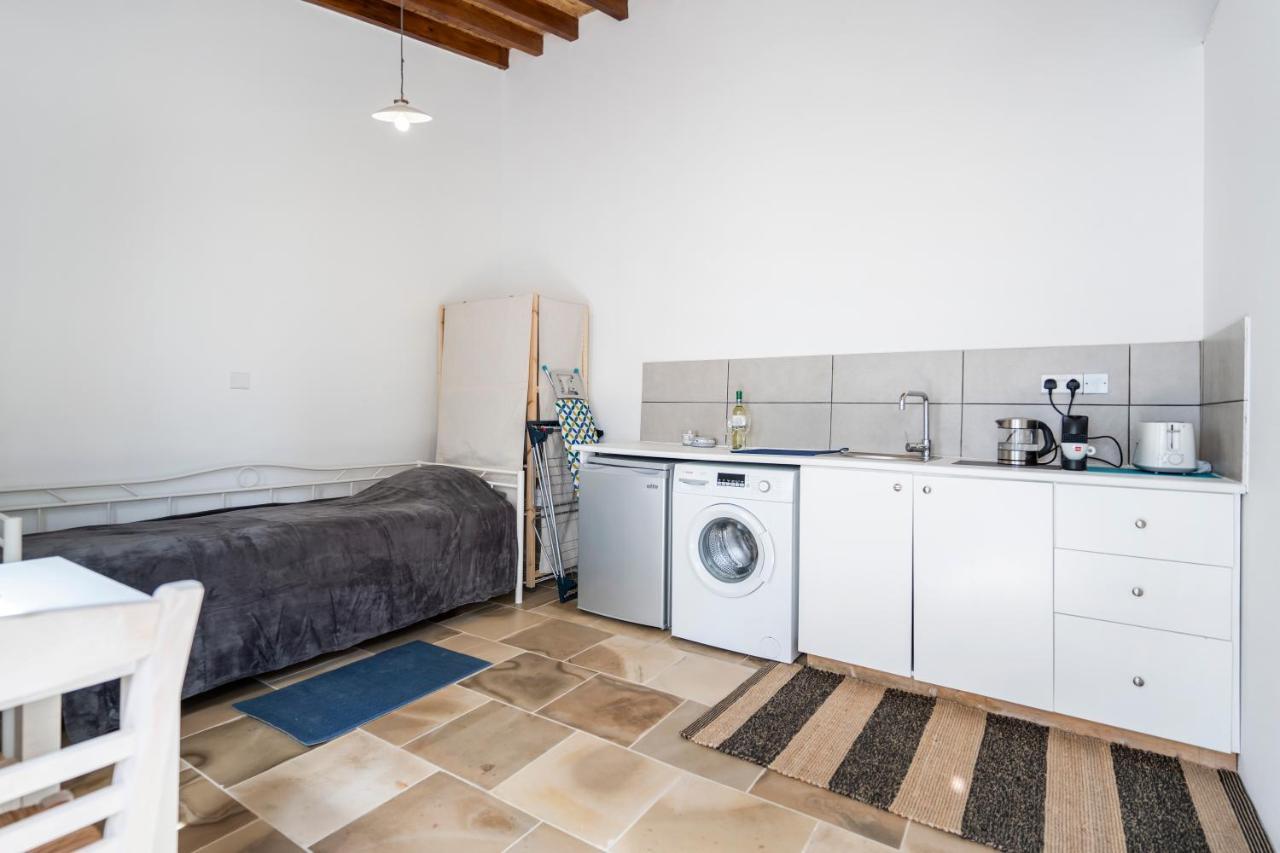 To Hani - Small Studio Nicosia Eksteriør billede